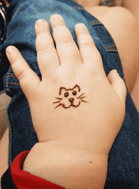 Cat Mehndi Design Images Pictures (Ideas) Mahendi Design For Kids Hand, Cat Mehndi Design, Simple Mahendi Design Modern, Cat Mehendi Designs, Mehendi For Small Hands, Minimal Mehendi Designs Aesthetic, Simple Mehndi For Kids, Mehndi Designs Simple For Kids, Cat Henna Designs