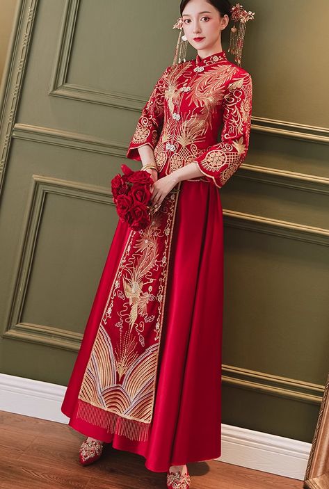 Looking for a traditional Chinese bridal gown. This beautiful 2-piece qun kwa(qun gua) dress is embroidered with gold threads. The intricate phoenix and flower embroideries are decorated throughout the jacket and skirt. It's a perfect option for your traditional Chinese wedding and tea ceremony Please note this dress is CN size, please check size chart for the measurement. Please leave your weight, height, bust, waist and hip measurements in the personalization box so we can double check the siz Japanese Kimono Wedding Dress, Asian Tea Ceremony, Kimono Wedding Dress, Tea Ceremony Wedding, Tea Ceremony Dress, Chinese Attire, Qun Kwa, Asian Princess, Chinese Wedding Dress Traditional