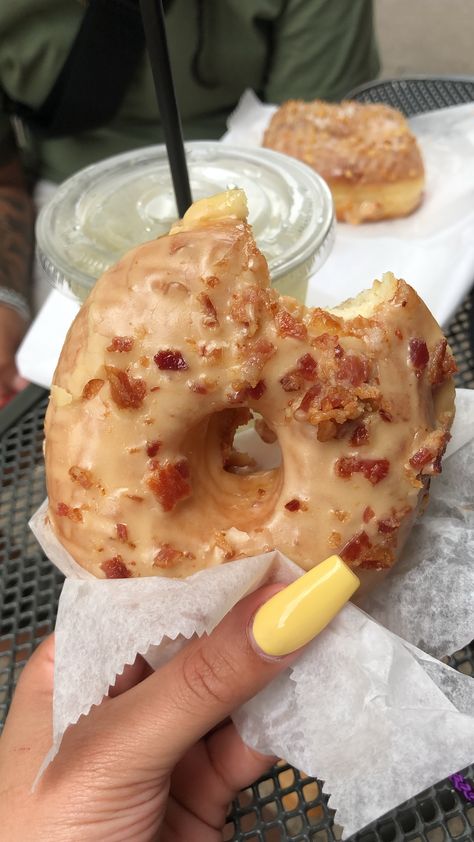 Maple bacon donut Maple Bacon Donut, Maple Donuts, Autumn Treats, Bacon Donut, Fatty Foods, Era Aesthetic, Aesthetic Foods, Healing Era, Family Snacks