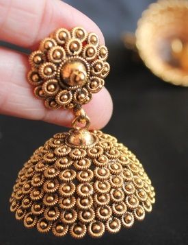 9 Popular Indian Antique Gold Jewellery Designs | Styles At Life Jhumka Design, India Palace, Gold Jhumka, Gold Jhumka Earrings, Indian Jewelry Earrings, Perhiasan India, Gold Shop, Antique Engagement Ring, Indian Jewellery Design Earrings