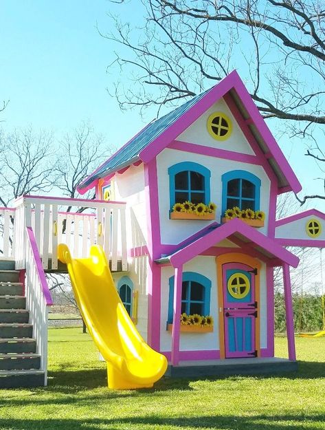 Kids Playhouse Ideas, Playhouse With Loft, Playhouse Decor, Custom Playhouse, Kids Playhouse Outdoors, Disney Play, Baby Play Areas, Playhouse Ideas, Childrens Playhouse