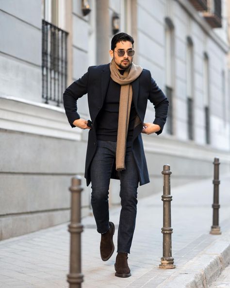 Trench Coat And Scarf Outfit Men, Peacoat Outfit Men, Scarf Outfit Men, Peacoat Outfit, Summer Wedding Suits, Mantel Outfit, Men's Closet, Shawl Outfit, Black Outfit Men