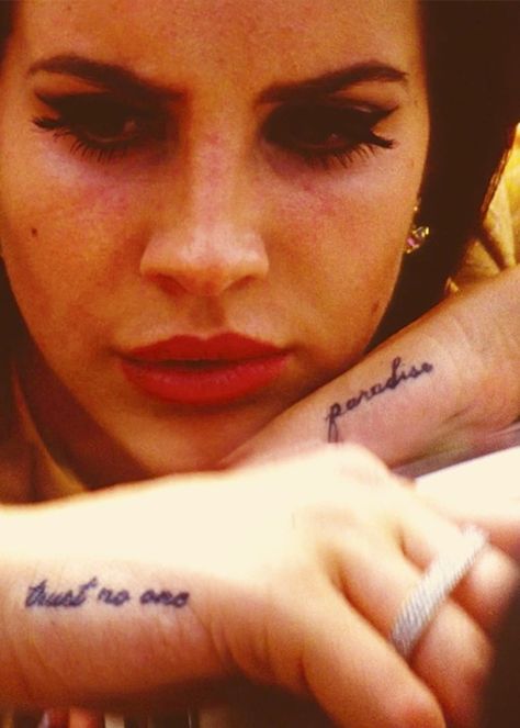 Lana del reys tattoos "Trust no one" "Paradise" I LOVE her and am in LOVE with the placement of this cute, simple tattoo. Although that's nothing I would ever get I would get something similar! Lana Del Rey Tattoos, Hand Quotes, Paradise Tattoo, What I Like About You, Petit Tattoo, Trust No One, Lana Del Ray, Celebrity Tattoos, Piercing Tattoo