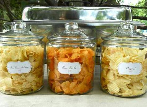 great way to keep chips fresh and looks nice Backyard Party Food, Food Buffet, Ideas Food, Pony Party, Bbq Party, Summer Bbq, Backyard Party, Backyard Bbq, Party Entertainment