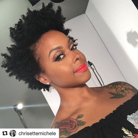 Lips poppin'! Hair coiled out! @chrisettemichele is giving us edgy goodness. 👌🏾👑#curlspiration #curlcaredetangler #kazmaleje  #Repost @chrisettemichele with @repostapp ・・・ Hey 💋 • • Beat: @lovingly_makeup Chrisette Michele, Beauty Events, Hair Coils, My Fair Lady, Twist Out, Brand Guide, Natural Hair Journey, Black Natural Hairstyles, Hair Journey