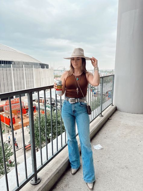 Rodeo outfit Rodeo Jeans Outfit, Rodeo Date Outfit, Austin Rodeo Outfit, Rodeo Date Night Outfit, Cowgirl Rodeo Outfits Barrel Racing, Rodeo Women Outfit, Rodeo Cookoff Outfit, Houston Rodeo Outfits For Women 2023, Houston Rodeo Cookoff Outfit