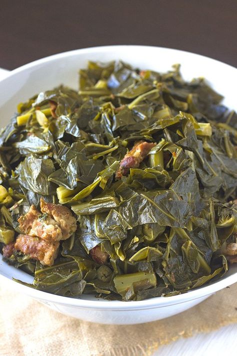 Southern Style Collard Greens, Southern Collard Greens, Smoked Turkey Legs, Collard Greens Recipe, Turnip Greens, Smoked Pork, No Sugar Foods, Southern Cooking, Collard Greens