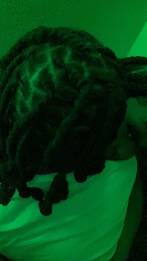 Dread Head Boyfriend Couple, Pop Out Pictures Couples Instagram, Popping Out With My Man Quotes, Couples Hidden Face Pics Black, Black Couple Picture Mood, Black Relationships Mirror Pictures, Mirror Pics With Boyfriend No Face, Fake Boyfriend Pictures No Face Cuddling, No Face No Case Relationship Pictures Dreads