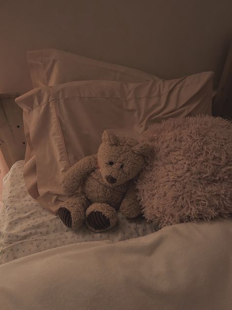 Sleepy Core Aesthetic, Bed Sleeping Aesthetic, Pink Sleepy Aesthetic, Teddy Bear Bedroom Aesthetic, Sleepy Pink Aesthetic, Dreaming Aesthetic Sleep, Good Night Aesthetic Bedroom, Soft Bed Aesthetic, Sleep 8 Hours Aesthetic