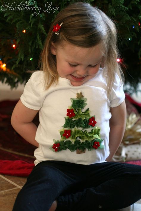 Huckleberry Love: Ribbon Christmas Tree Shirt {Tutorial} Diy Christmas Outfit, Diy Christmas Shirts, Christmas Decorations For Kids, Christmas Shirts For Kids, Christmas Tree Shirt, Navidad Diy, Tree Shirt, Christmas Sewing, Xmas Crafts