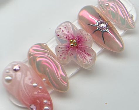 LittleNailsUS - Etsy Nail Ideas 3d, Nails Cottagecore, 3d Gel Nails, Nails 3d Gel, Nails With Butterfly, Iridescent Nails, Fairy Nails, Bee Nails, Nails 3d