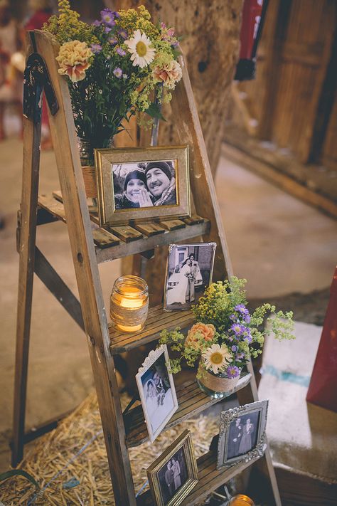 sweet rustic barn wedding photo display ideas Dekorasi Bohemia, Church Decorations, Barn Wedding Decorations, 카페 인테리어 디자인, Centerpiece Ideas, Rustic Barn Wedding, Sunflower Wedding, Wedding Centerpiece, Woodland Wedding