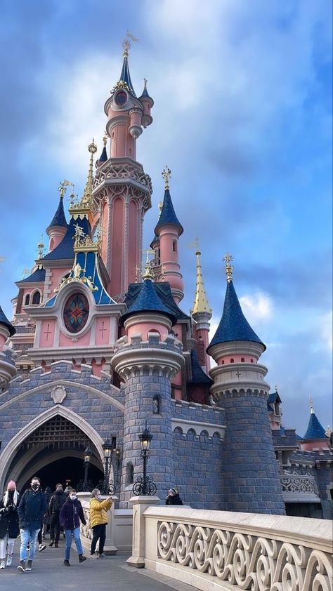 Disni Land, Disneyland Wallpaper, Disney Photo Ideas, Disney World Vacation Planning, France Aesthetic, Disney Paris, Disneyland Pictures, Disney Orlando, Parc D'attraction