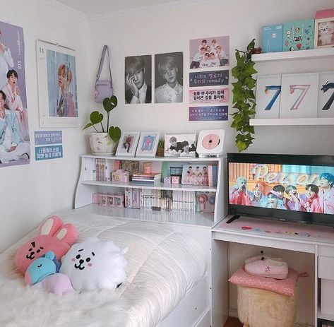 Bt21 Room, New Home Decor Ideas, Chic Home Decor Ideas, Army Room Decor, Army Room, Bts Bt21, Dekorasi Kamar Tidur, New Home Decor, Cute Bedroom Decor