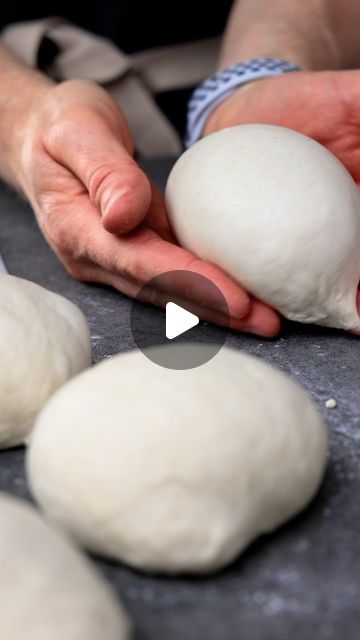 Tictoc Recipes, Simple Pizza Dough Recipe, Simple Pizza Dough, Neapolitan Pizza Dough Recipe, Neapolitan Pizza Dough, Pizza Napolitaine, Simple Pizza, Pizza Lunch, Pizza Dough Recipe Easy