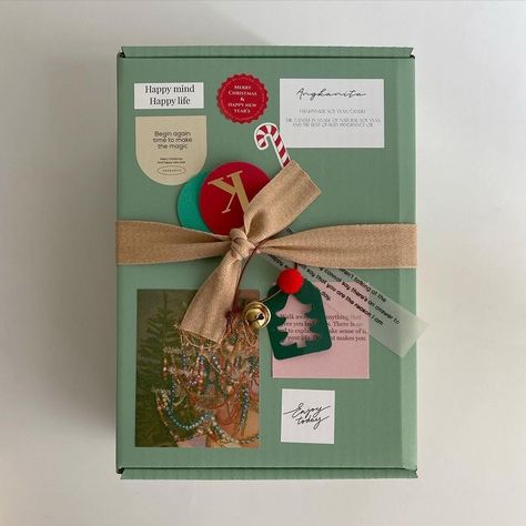 Gift Packaging Aesthetic, Aesthetic Christmas Crafts, Christmas Box Design, Aesthetic Christmas Wrapping, Present Packaging, Gift Wrapping Inspiration, Bf Gifts, Handmade Packaging, Gift Inspo