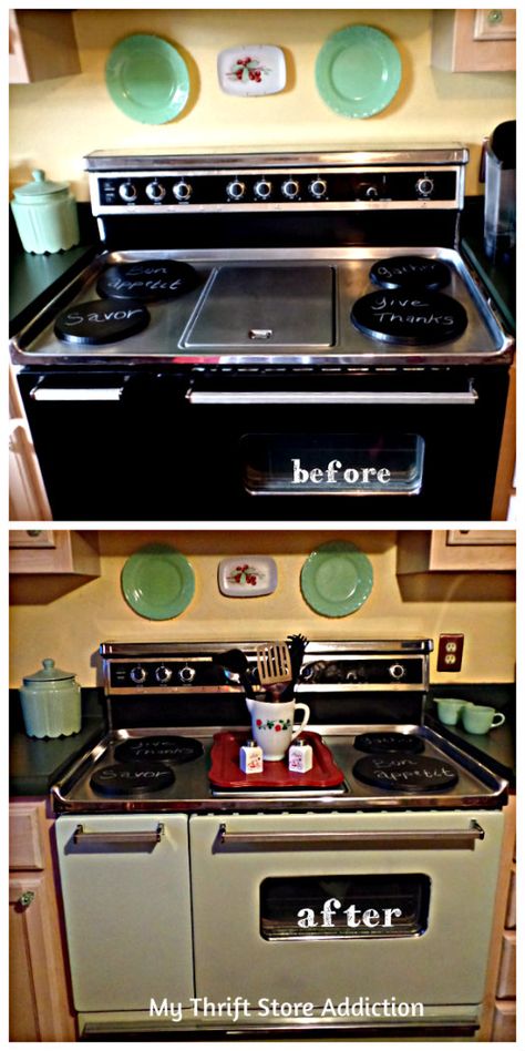 Before and after painting oven mint green. See safety precautions:mythriftstoreaddiction.blogspot.com Painting Appliances Diy, Oven Makeover, Painting Oven, Appliance Makeover, Painting Appliances, Oven Diy, Black Ovens, English Kitchen, Exterior Painting