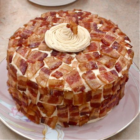 Brown Sugar Cake, Bacon Cake, Brown Sugar Cakes, Maple Frosting, Maple Brown, Cake Frosting Recipe, Torte Cupcake, Candied Bacon, Bacon Breakfast