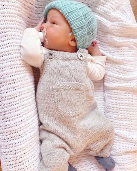 Cardigan Til Baby, Storing Baby Clothes, Baby Dungarees, Baby Boy Knitting, Baby Turban, Knitted Baby Clothes, Baby Jacke, Designer Baby, Baby Clothes Patterns