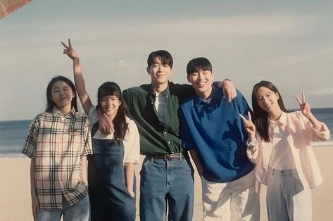 Ko Yurim, Friends Group Photo, Twenty Five Twenty One, Five Friends, Nam Joohyuk, Joo Hyuk, K Drama, Foto Ideas Instagram, Dark Photography