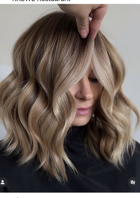 Chic Looks For Women, Tmavý Blond, Blonde Balayage Medium Length, Blonde Balayage Lob, Balayage Medium Length, Autumn Blonde, Pale Blonde Hair, Copper Blonde Hair Color, Blond Beige