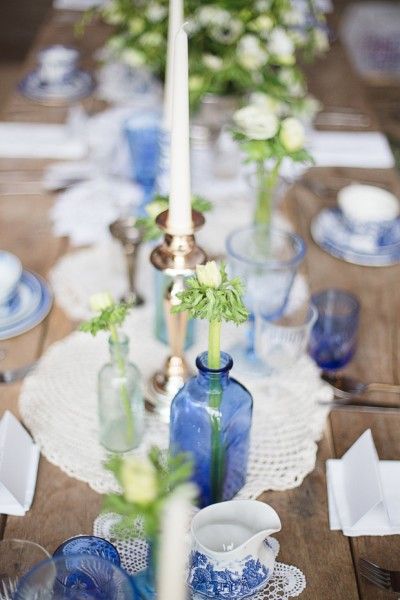 Vintage China Blue: A Beautifully Rustic Styled Wedding Shoot China Blue Wedding, Wedding Color Schemes Summer, Rustic Wedding Table Decor, Vintage Wedding Flowers, Rustic Style Wedding, Something Blue Wedding, Blue Wedding Flowers, Wedding Table Flowers, China Blue