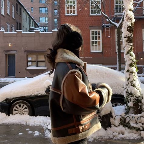 Paige Secosky’s Instagram post: “first snow day in nyc ❄️🥶” Paige Secosky, Cute College Outfits, Day In Nyc, Winter Ootd, Winter Outfits Aesthetic, Mom Jeans Outfit, Casual Outfits For Moms, Winter Outfits Cold, Easy Winter Outfit