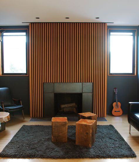 LOS ANGELES HOME WITH WOOD-CLAD INTERIOR Home owner Bill Thompson warmed up his otherwise dark living room with a series of Douglas fir s... Chimney Decor, Dark Living Rooms, Dark Walls, Wood Fireplace, Dark Interiors, Modern Fireplace, Fireplace Wall, Fireplace Mantle, Living Room With Fireplace