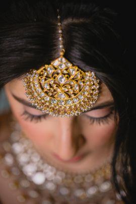 Maang Tikka - Prateik & Sahej wedding story | WedMeGood | Polki and Gold Maang Tikka with Hanging Pearls  #wedmegood #indianbride #jewelry #indianweddingjewlery #maangtikka #polki #gold #pearls Tikka Jewelry, Bridal Jewelery, Indian Jewelry Earrings, Bridal Details, Headpiece Jewelry, Indian Jewellery Design Earrings, Maang Tikka, Bridal Fashion Jewelry, Indian Jewelry Sets