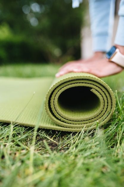 Outdoor Fitness Photoshoot, Yoga Photoshoot Ideas, Yoga Garden, Yoga Inspiration Photos, Yoga Photoshoot, Yoga Images, Yoga Aesthetic, Yoga Mats Best, Pilates Training