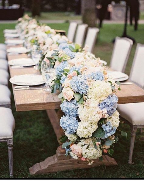 PERSEPHONE on Instagram: “I see a lot of garland {which I love btw}, but hydrangea table runners? YES 🙌/ 📋 @asyouwish_dfw 📸 @jenniferyarbro 🌸 @bflive 💒…” Hydrangea Table Runner, Enchanted Garden Theme, Hydrangea Garland, Flower Table Runner, Wholesale Flowers Wedding, Sunflower Themed Wedding, Table Garland, Floral Runner, Hydrangeas Wedding