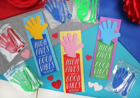 JustAddConfetti - Etsy France Valentine's Day Favors, Sticky Hand Valentine, Non Candy Valentines For Kids School, Printable Kids Valentines, Candle Gift Tags, Valentines Classroom, Sticky Hands, School Valentines, Classroom Valentines