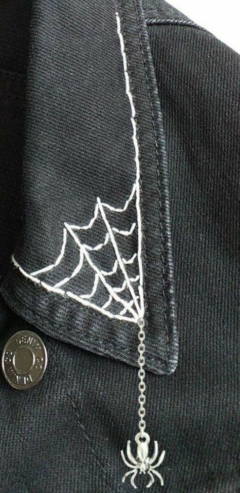 Spider Web Leather Jacket, Battle Vest Embroidery, Battle Vest Outfit Ideas, Cute Battle Jacket, Patch Jacket Aesthetic, Spiderpunk Jacket, Jean Jacket Ideas Diy, Diy Witchy Outfit, Spider Punk Clothes