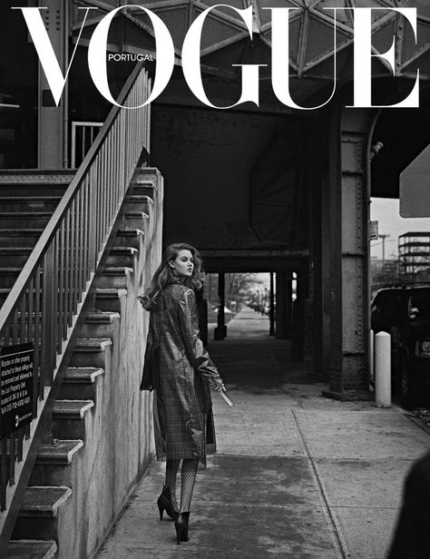 Plakat Design Inspiration, Frank Ocean Poster, Vintage Vogue Covers, Cover Of Vogue, Lindsey Wixson, Vogue Portugal, Desain Buklet, Vogue Magazine Covers, Black And White Photo Wall