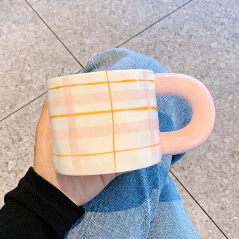 ceramic rainbow mug with handle Color Me Mine Mug Ideas, Painting Mugs Ideas Easy, Gingham Pottery, Paint Mug Ideas, Easy Pottery Painting, Painting Mugs, Pottery Painting Ideas Easy, Ceramic Rainbow, Ideas Ceramica