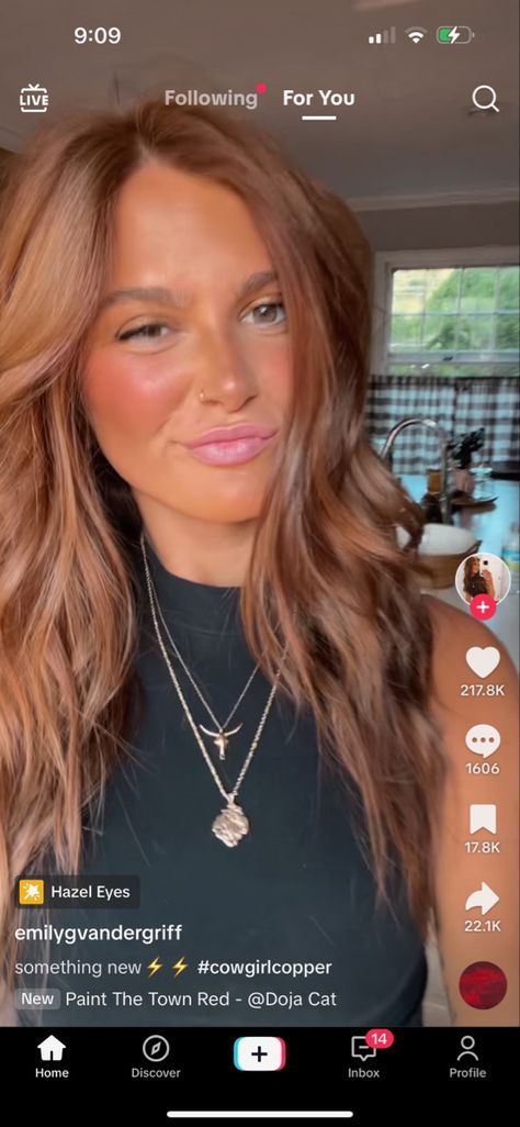 Copper Balayage Blue Eyes, Strawberry Blonde Latina, Blue Eyed Hair Color Ideas, Cowboy Copper With Dark Roots, Red Hair Hazel Eyes Olive Skin, Cowgirl Copper Hair Fair Skin, Cowboy Copper Hair With Dark Roots, Cowboy Copper Hair Hazel Eyes, Low Maintenance Red Hair