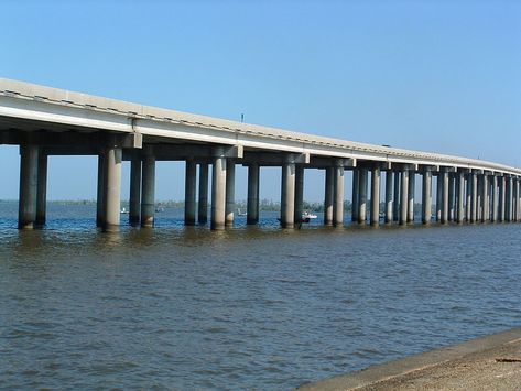 Manchac Swamp Bridge – Ponchatoula, Louisiana - Atlas Obscura Beam Bridge, Chesapeake Bay Bridge, Trestle Bridge, Lake Pontchartrain, Usa Pictures, Louisiana Homes, Road Bridge, River Delta, Nanjing