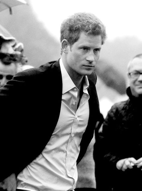 Prince Harry - Tumblr champagne & pizza. Prince Harry Of Wales, Prins William, A Man In A Suit, Man In A Suit, Prins Harry, Prinz Harry, Prince Henry, Royal Family England, Prince William And Harry