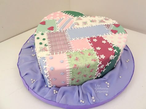 Patchwork Cakes Ideas, Quilt Themed Cake, Quilted Birthday Cake, Quilt Cake Ideas Buttercream, Quilting Cake Ideas, Quilt Cakes Birthday, Quilt Birthday Cake, Quilt Cake Ideas, Sewing Cake Ideas