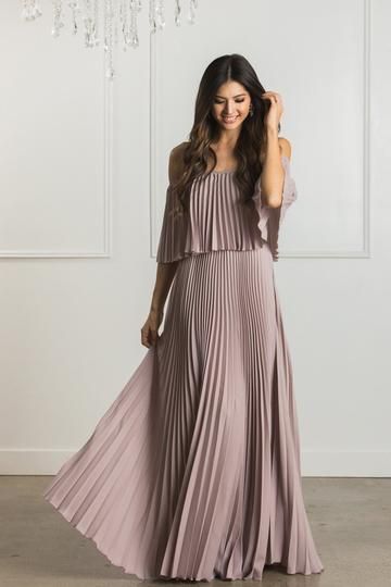 Classy Evening Gowns, Best Formal Dresses, Trendy Dresses Summer, Dresses For Weddings, Cute Maxi Dress, Boutique Maxi Dresses, Rok Plisket, Burgundy Prom Dress, Perfect Prom Dress