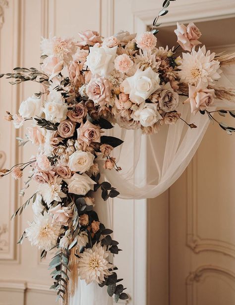 Floral Wedding Arches, Wedding Alter Decorations, Dusty Rose Wedding Theme, Arches Wedding, Neutral Wedding Decor, Rose Wedding Theme, Boho Floral Wedding, Neutral Wedding Flowers, Wedding Alters