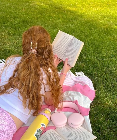 happiness is reading outside in the sun ☀️ -> where’s your go to reading spot?? happy tuesday you cutie little bookworms! during the summer i LOVE to read outside!! it is quite unfortunate that my current apartment doesn’t have a patio or deck space so i either have to venture out to find somewhere or sit outside and be gawked at by my neighbors which… no thank you, so alas i am forced to read inside most of the time ☹️ THANKFULLY me and my bf are currently in the process of signing a leas... Reading In Summer Aesthetic, Reading Outdoors Aesthetic, My Reading Vibes, Paz Core, Happy Vibes Aesthetic, Summer Visionboard, Summer Reading Aesthetic, Reading In The Sun, Reading Outdoors