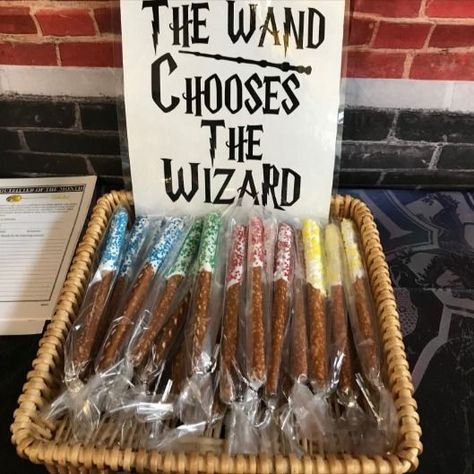 Stephanie and the Reno team went all out for their Outfitters on Harry Potter Day! They even had candy pretzel wands in the colors of each group! Harry Potter Shower Ideas, Pretzel Wands, Harry Potter Bachelorette, Harry Potter Desserts, Harry Potter Shower, Harry Potter Snacks, Harry Potter Bridal Shower, Harry Potter Movie Night, Harry Potter Marathon