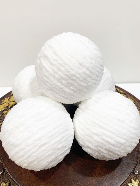 Christmas White Decorative Ornament Yarn Balls You will receive a **SET OF 5- 3.1**in Balls Christmas Themed Decorative Ornament Yarn balls. White Yarn that are Approx. 3.1 inches wide. Each ball may be slightly different as they are all handcrafted by me. **Made to order** Colors may vary because of computer screen settings or photograph lighting. They will make very cute Wreath Attachments, Dough Bowl fillers, Lantern Fillers. Let your imagination run wild with the endless uses for these balls Styrofoam Ball Crafts, Dough Bowl Filler, Yarns Ornaments, Ball Wreath, White Christmas Ornaments, Diy Yarn Crafts, White Ornaments, Dollar Tree Diy Crafts, Natural Christmas