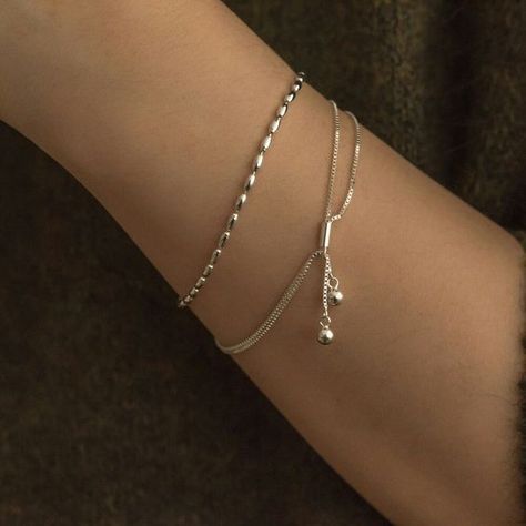 Hands Accessories Aesthetic, Bracelet Simple Silver, Silver Jewelry Rings Simple, Silver Aesthetic Bracelets, Minimalist Jewelry Silver Necklace, Silver Simple Bracelet, Korean Silver Jewelry, Bracelet Jewelry Silver, Cute Silver Accessories