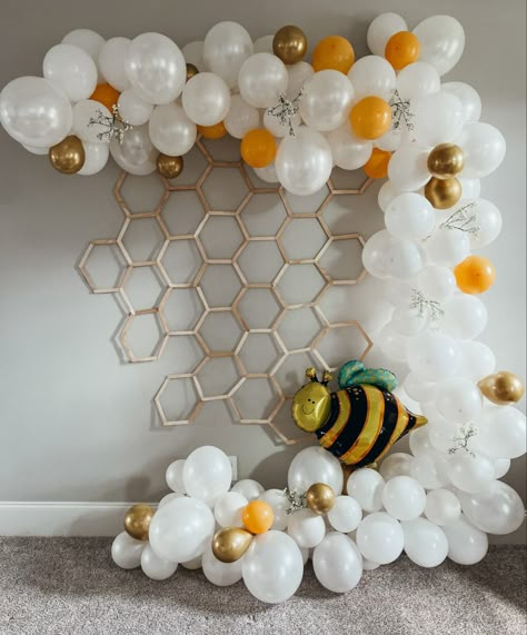 a white, yellow, and gold balloon semi-arch with touches of babies breath & daisies and hanging felt bees for a “babee” shower Honey Bee Party Theme, Mommy To Be Shower Ideas, 1st Bee Day Decorations, Bumblebee Theme Party, Bee Themed Decorations, Happy Beeday Party Ideas, One Bee Birthday, Honeybee Party, Bee Birthday Decorations Ideas