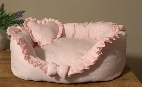 Cute Cat Items, Puppy Gear, Cute Dog Bed, Cute Cat Bed, Big Dog Beds, Pink Dog Beds, Cute Dog Beds, Cat Things, Pet Spaces