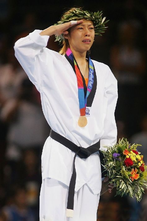 Chen Shih-Hsin (Taiwan) 🥇 Women's 49 kg • Athens 2004 Olympics #taekwondo 2004 Olympics, Martial Arts Styles, Olympic Athletes, Action Poses, Summer Olympics, Judo, Taekwondo, Olympic Games, Sport Girl