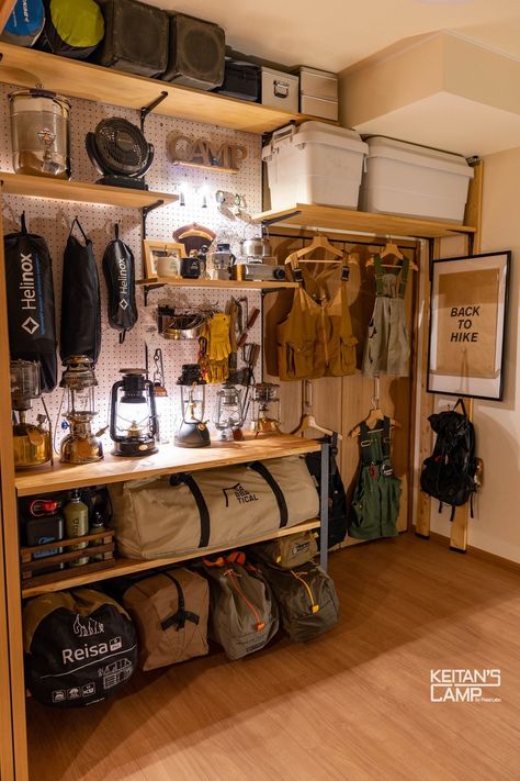 Hunting Gear Storage Room, Gear Shed, Outdoor Gear Storage Ideas, Cabin Shelving, Hiking Organization, Hiking Gear Storage, Outdoor Gear Room, Climbing Gear Organization, Store Camping Gear