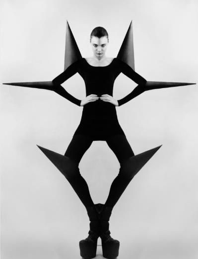 twelve Sculptural Fashion, Geometric Fashion, High Fashion Photography, 3d Fashion, Weird Fashion, Futuristic Fashion, Avant Garde Fashion, Future Fashion, Foto Inspiration